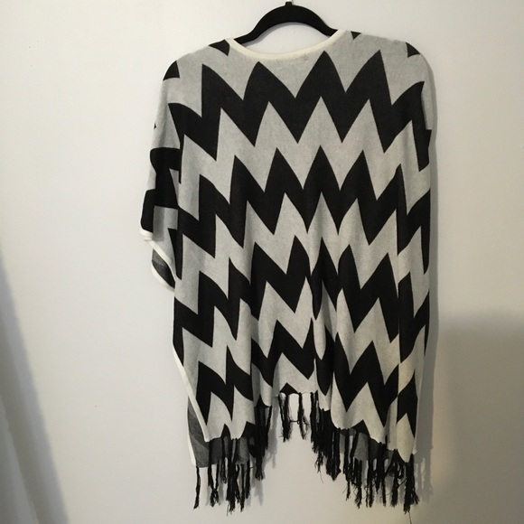 Plus size poncho - Picture 2 of 5